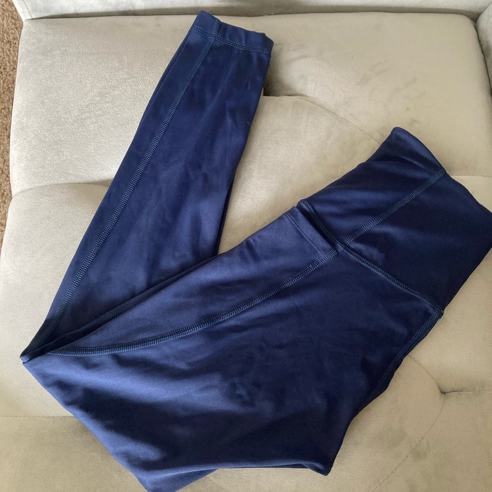Workout leggings with phone pockets
